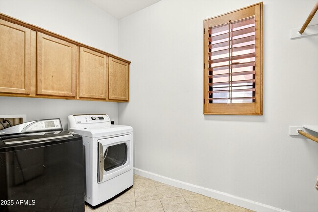 Building Photo - 20823 W Western Dr