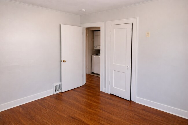 Building Photo - Cute Two Bedroom Home