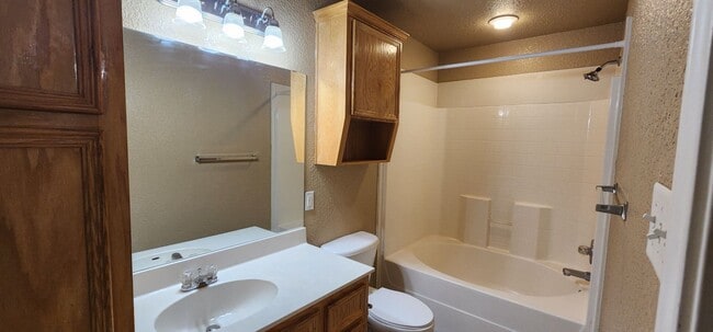 Building Photo - Coming Soon – 3 Bedroom Duplex Near Clear ...