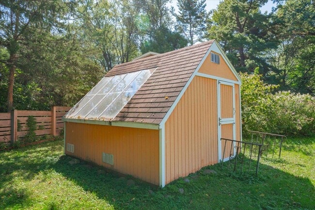 Building Photo - 401 Merrill Crest Dr