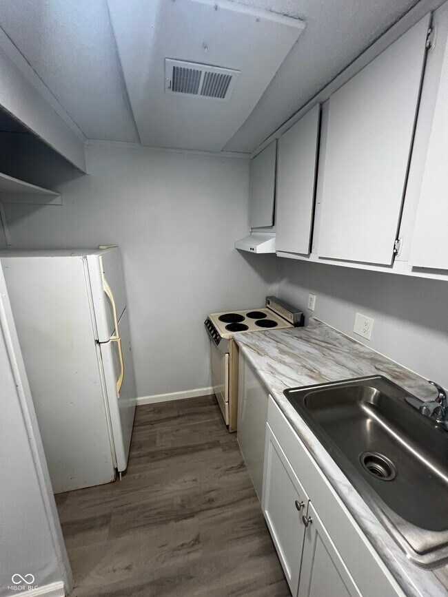 Building Photo - 2000 Indianapolis Rd