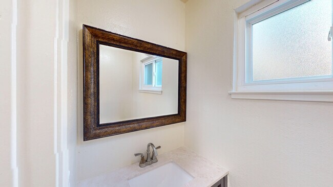 Building Photo - 883 Broadway