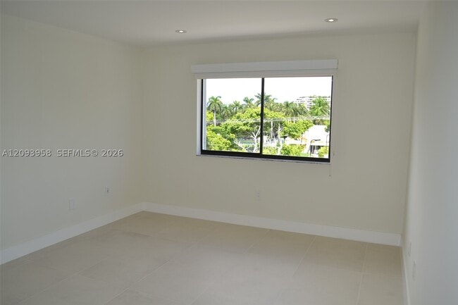 Building Photo - 255 Galen Dr