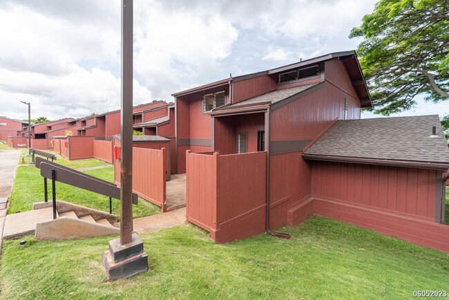 Building Photo - Spacious 4BR/2.5BA/2PKG Townhome with Ocea...