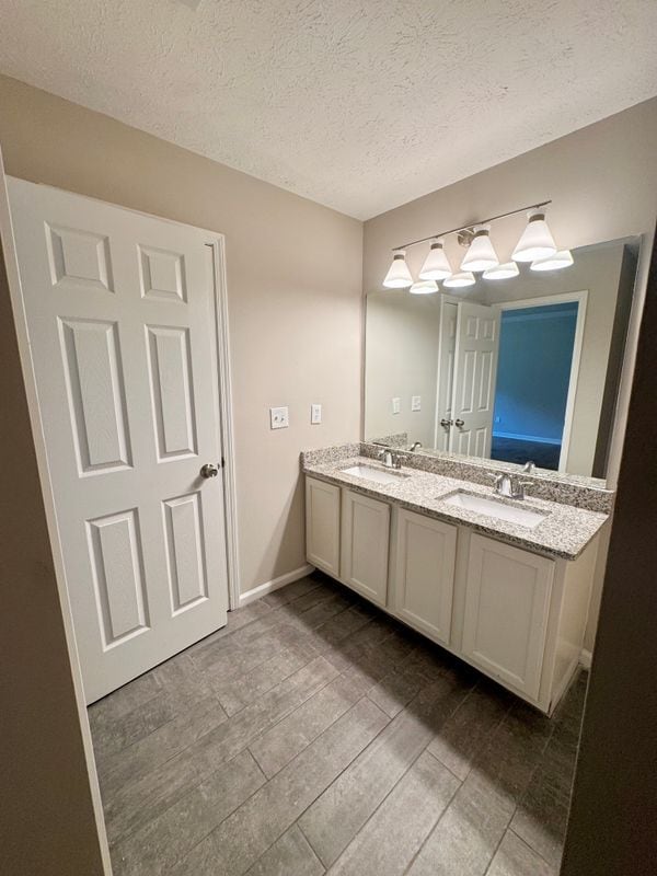 Building Photo - 10896 Big Sky Dr