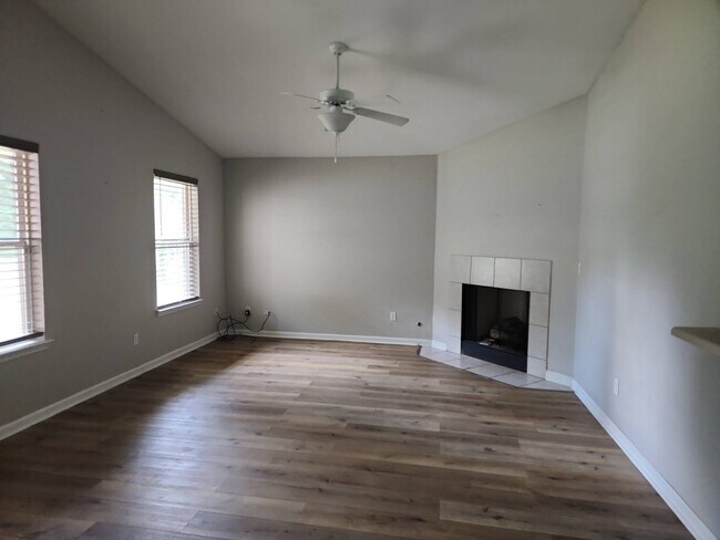 Building Photo - 59 Concord Rd