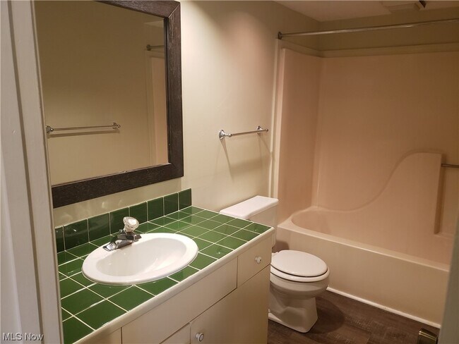 Building Photo - 13900 Kirtland St