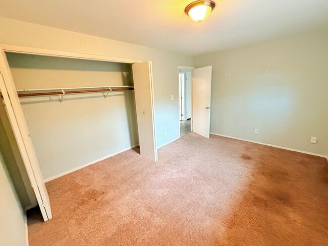 Building Photo - Renovated 2BR with Large Backyard, Storage, Washer & Dryer & Parking
