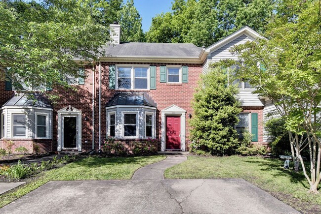 Building Photo - Nicely Updated Townhome