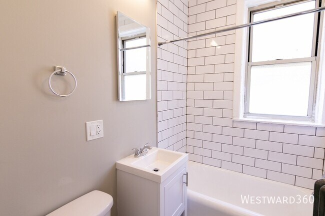 Building Photo - 3535 N Troy-2