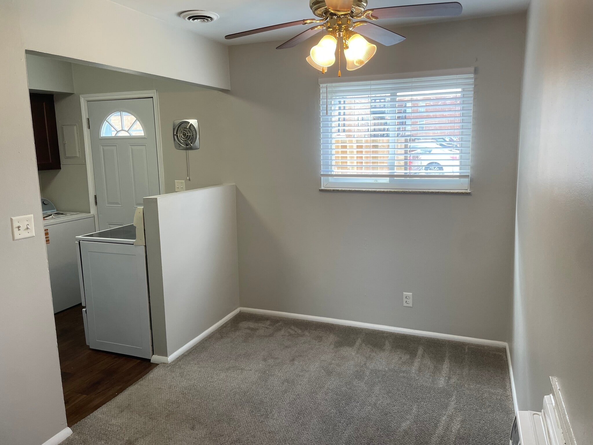 Separate dining area - 36 S Norwich Rd