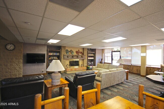 Building Photo - 1702 E Palm Beach Dr