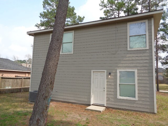 Building Photo - 16746 Fallen Timbers Dr