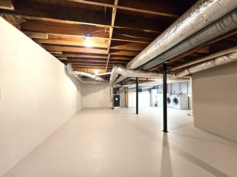 Building Photo - 3125 Sharon Cir