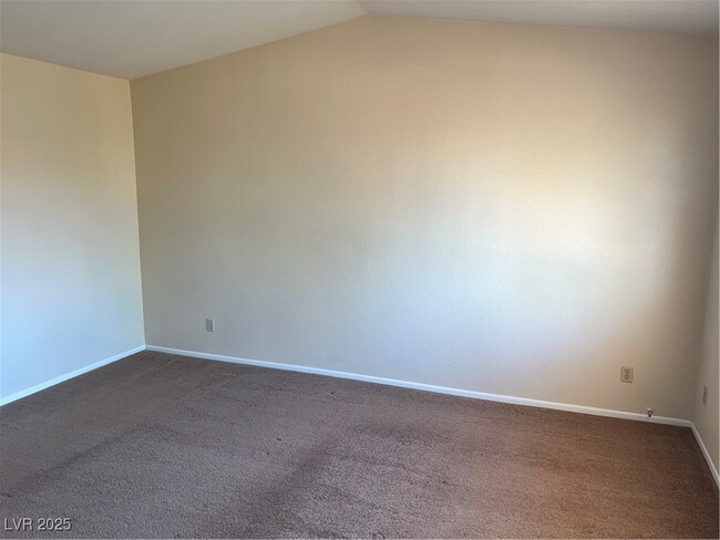 Building Photo - 19 Fantasia Ln