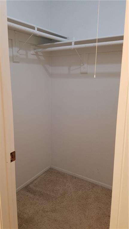 Building Photo - 605 Russet Valley Dr