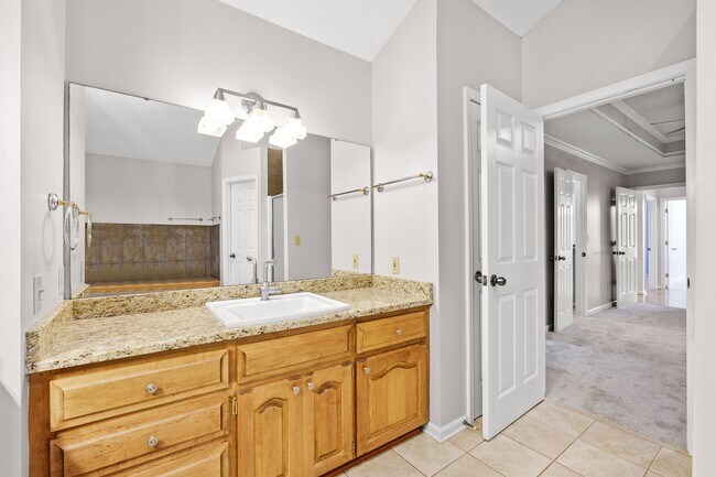 Building Photo - Beautiful Home in Greer Country Club Estates W/Bonus Room