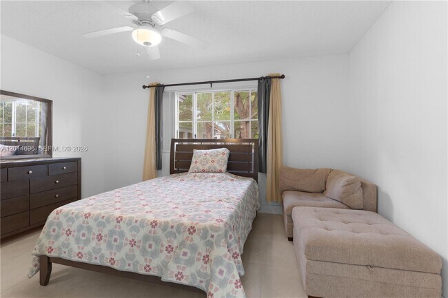 Building Photo - 2486 Centergate Dr