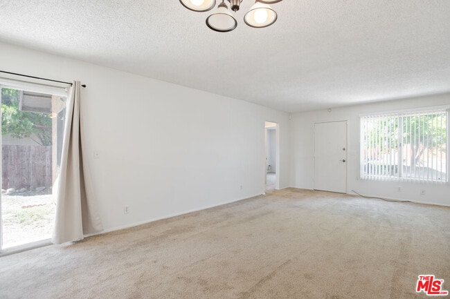 Building Photo - 5464 Evelyn Dr