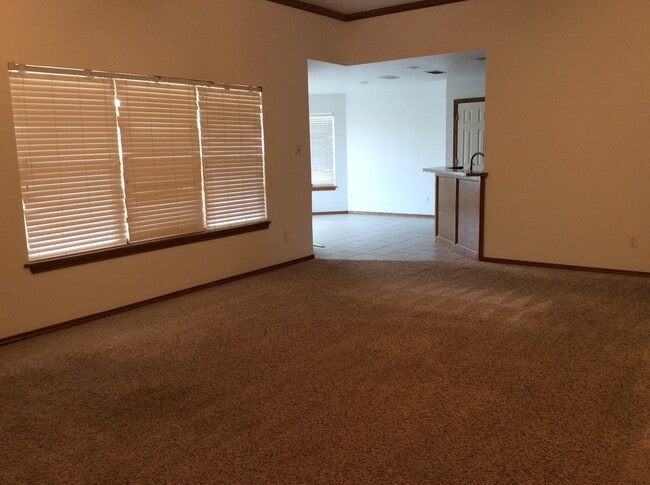 Building Photo - 1705 Tiffani Ln