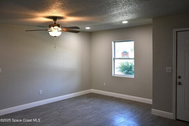 Building Photo - 1517 Furnari St