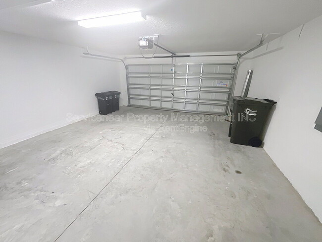 Building Photo - 8844 Bay Leaf Dr