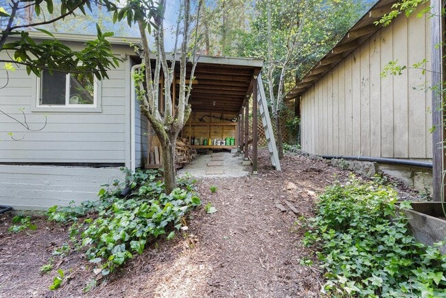 Building Photo - 345 St Francis Dr