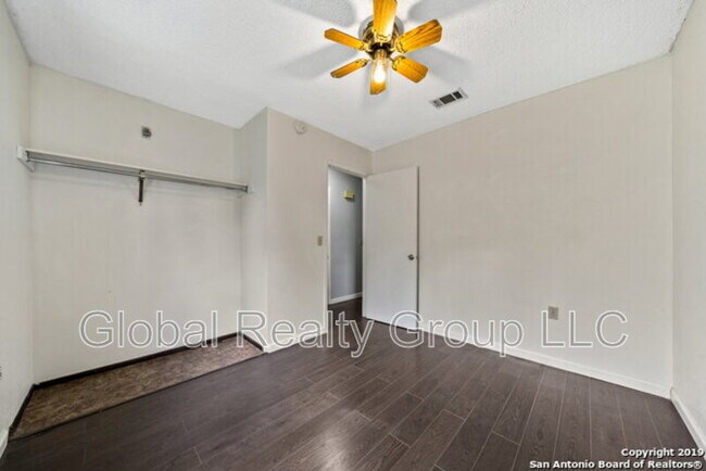 Building Photo - 109 Meadow Way