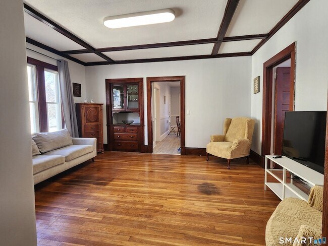 Building Photo - 458 Hillside Ave