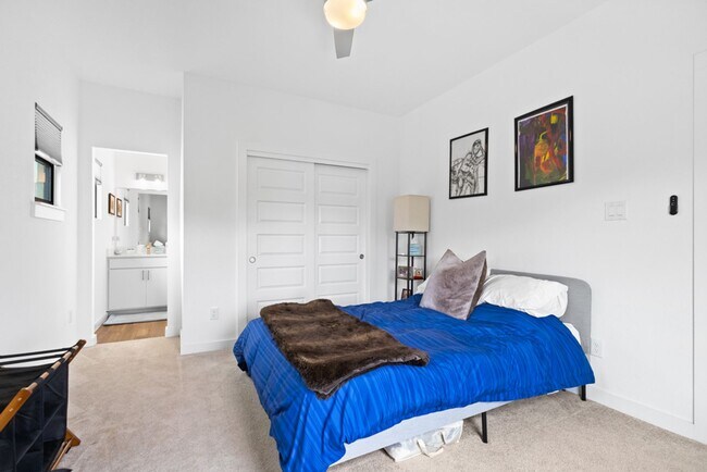 Building Photo - Charming Home Awaits: Spacious & Modern Living in a Prime Location