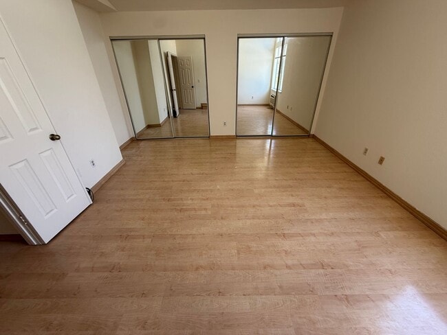 Building Photo - 581 Hellyer Ave