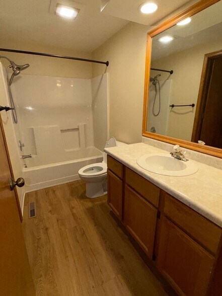 Building Photo - 142 Northwood Dr