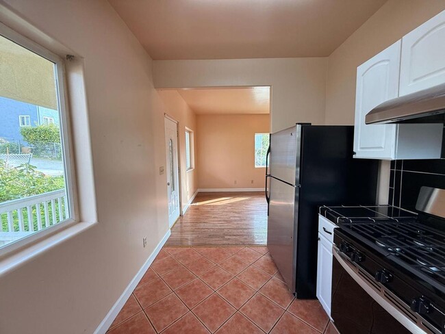 Building Photo - 8027 Ney Ave