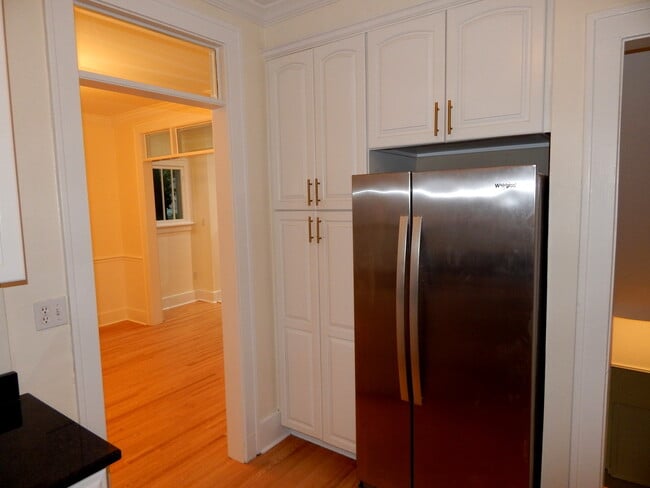 Building Photo - 116 E Madison Ave