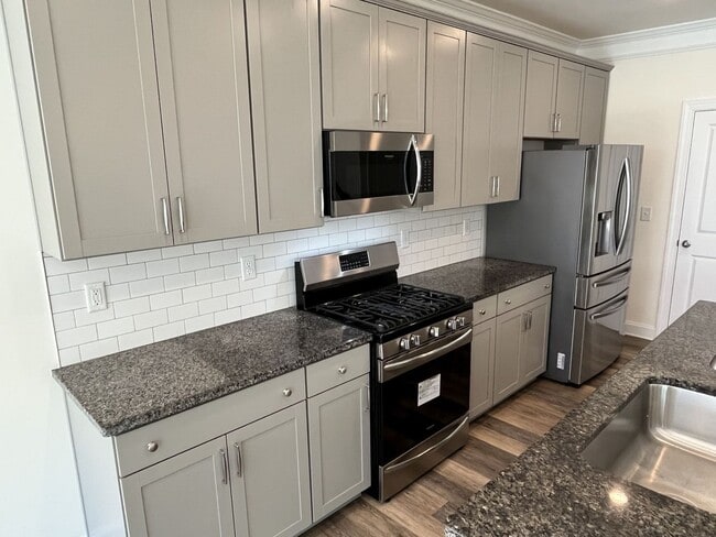 Building Photo - Newer 3 Bed + Loft Townhome in Davis Lake ...