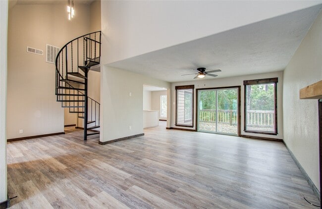 Building Photo - 712 Player Ct