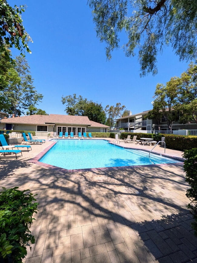 Building Photo - MOVE-IN READY – 1 BEDROOM CONDO IN GATED TUSTIN COMMUNITY (UNIT 70)