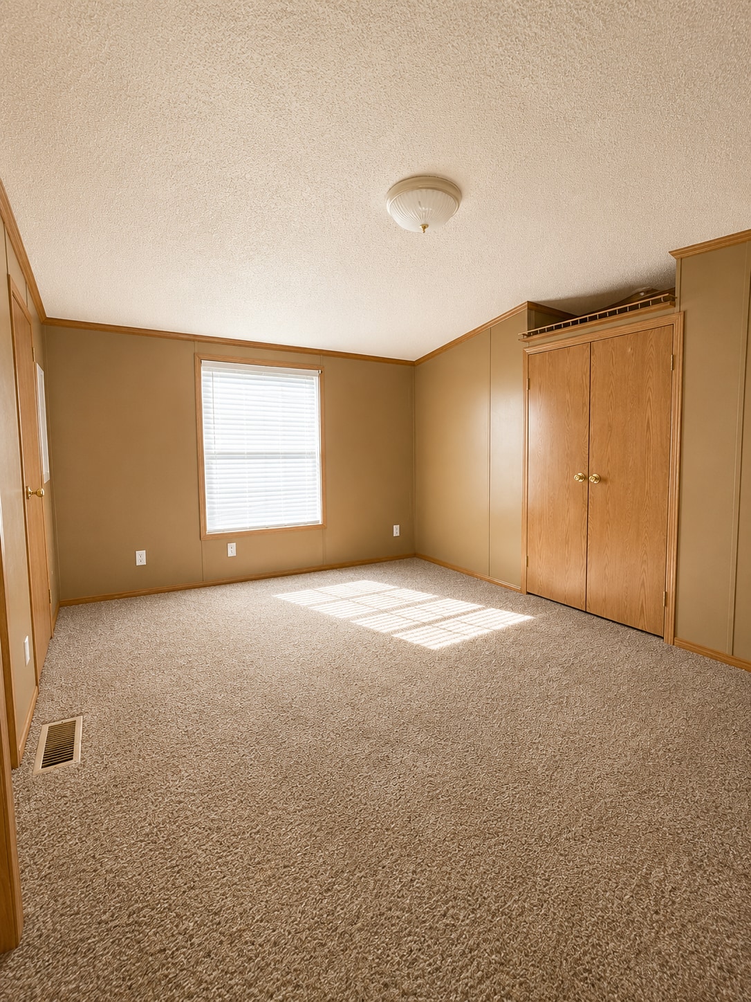 Building Photo - 925 N Wesley St