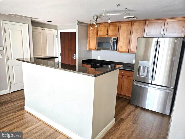 Building Photo - 1020 N Highland St