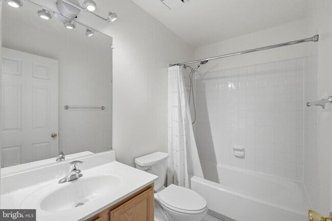 Building Photo - 2449 Clover Field Cir