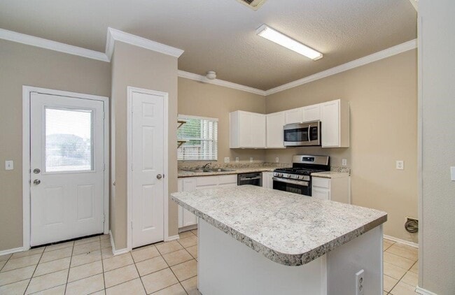 Building Photo - 6131 Scotchwood Dr