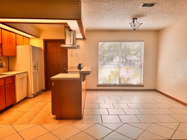 Building Photo - RENTAL