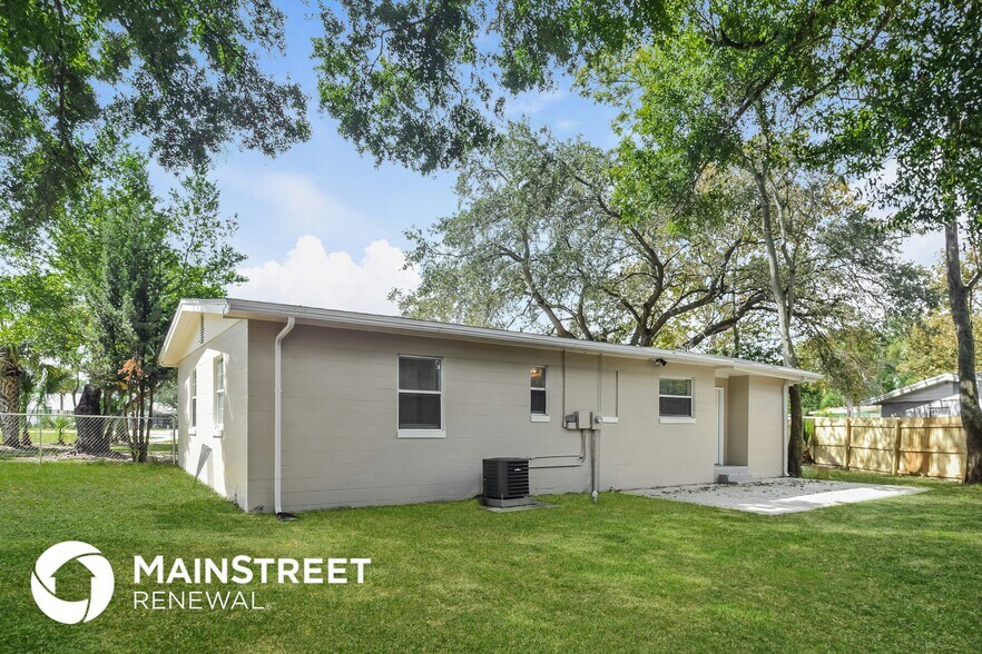 Building Photo - 4542 Tarpon Dr