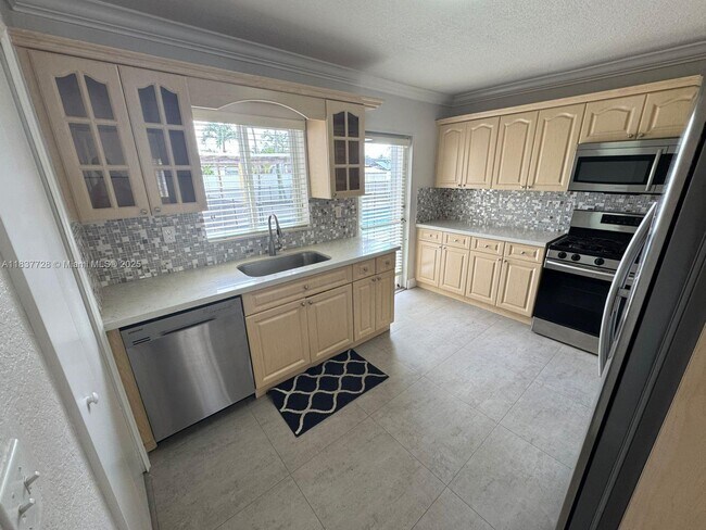 Building Photo - 2405 SW 129th Ct