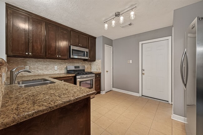 Building Photo - 6815 Lower Arrow Dr