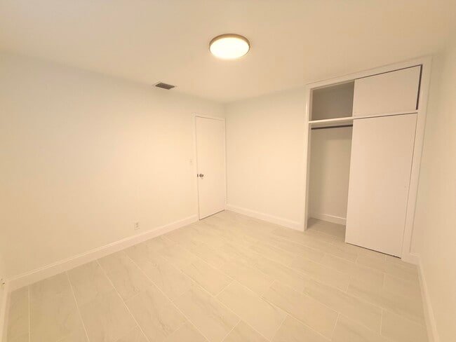 Building Photo - 626 Prosperity Farms Rd