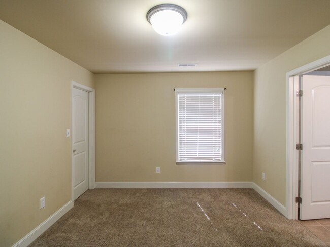 Building Photo - 4 Bedroom Home  in Athens City!