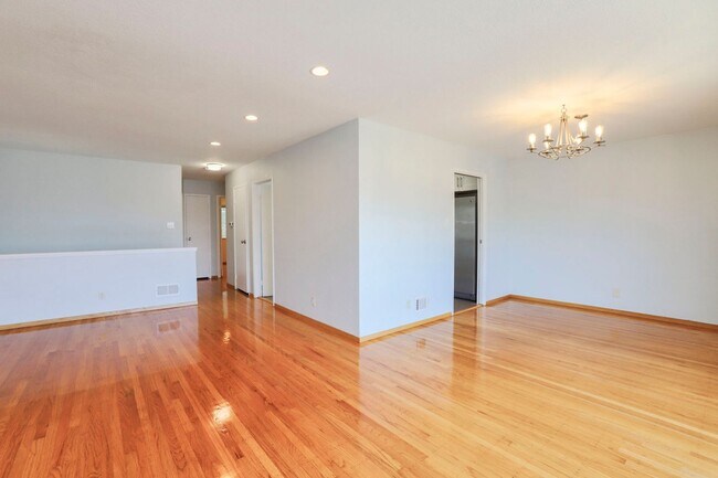 Building Photo - 88 Canterbury Ave