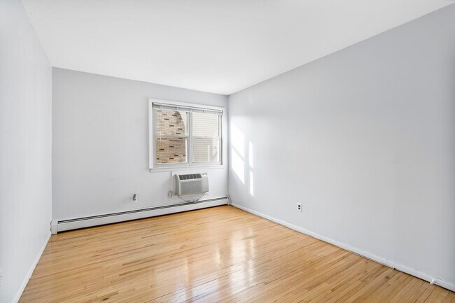 Building Photo - 1138C Farm Rd