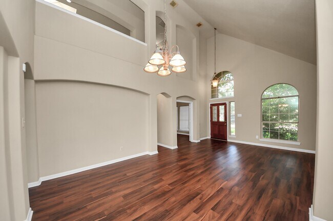 Building Photo - 530 Majestic Ridge Dr